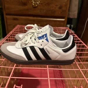 Adidas Samba women’s size 8 men’s size 7 worn once excellent condition